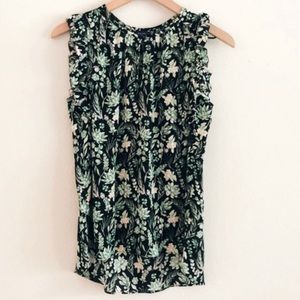 Sleeveless Women’s xs shirt